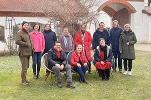 Teilnehmer:innen des Postgraduate Moduls 1 „Voice Dialogue im Zwei-Kräfte®-Prozess nach Boudewijn Vermeulen“ auf Gut Sedlbrunn, Januar 2026 | DR. EVA KINAST® - Kaderschmiede für Führungskräfte & Coaches