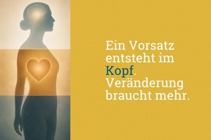 Silhouette eines Menschen mit leuchtendem Kopf und Herz neben dem Satz „Ein Vorsatz entsteht im Kopf. Veränderung braucht mehr.