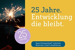 Jubiläumsgrafik mit Wunderkerze, „25 Jahre“-Siegel und dem Schriftzug „25 Jahre. Entwicklung, die bleibt.“ – DR. EVA KINAST® – Kaderschmiede für Führungskräfte & Coaches.